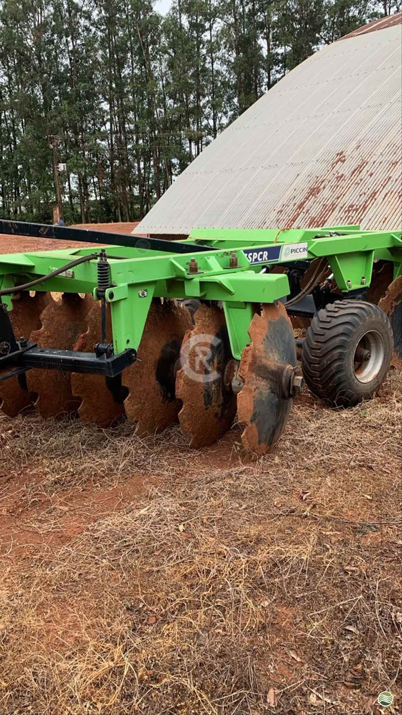 IMPLEMENTOS AGRICOLAS GRADE ARADORA ARADORA 14 DISCOS CR Máquinas Agrícolas CASSILANDIA MATO GROSSO DO SUL MS